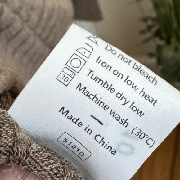 Soft Ribbed V-Neck Top - Picture 5 of 5